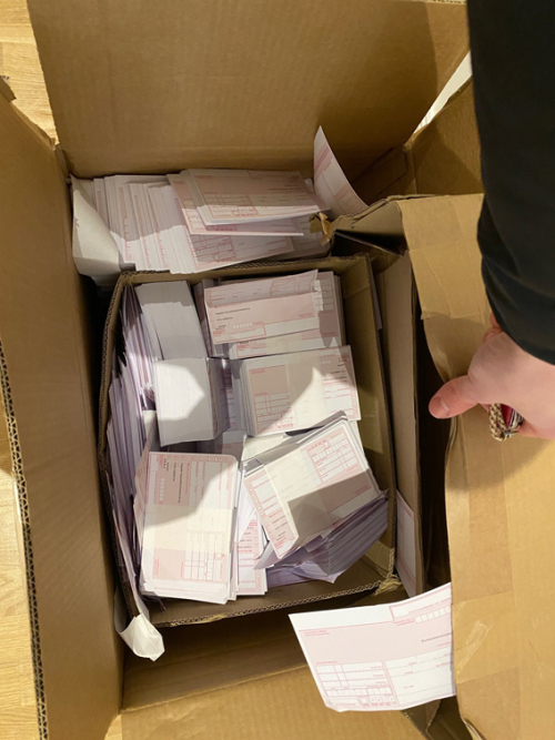 DHL-Paket-aufgerissen DHL-Paket-aufgerissen